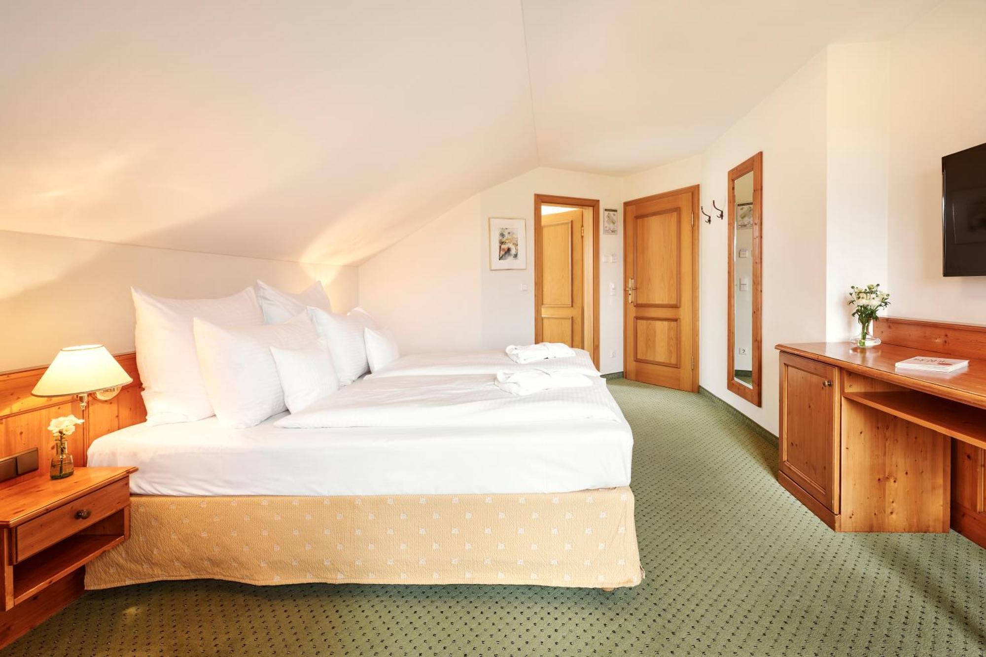 Hotel Auf Der Gsteig Gmbh Лехбрук Номер фото